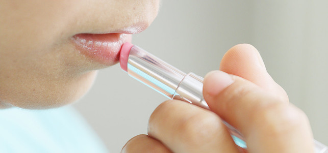 lippenpflegestifte-inhaltsstoffe-ndr-c_1280x600_151120 Kosmetik: Krebserregende Stoffe in Lippenpflegestiften Lippenbalsam gegen trockene und spröde Lippen