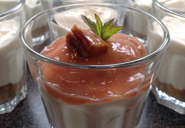 rhabarber-kompott-passt-auch-sehr-gut-zu-desserts-cc0-pixabay-rayne27-240424_download Rhabarber-Kompott passt auch sehr gut zu Desserts.