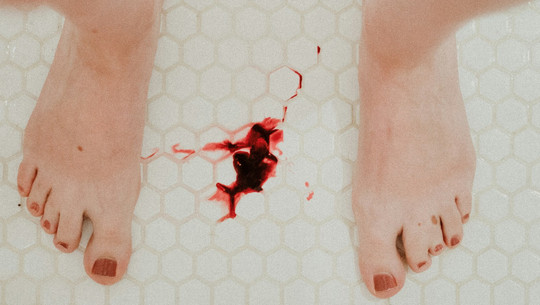 free-bleeding-cc0--unsplash--monika-kozub-250801 free bleeding