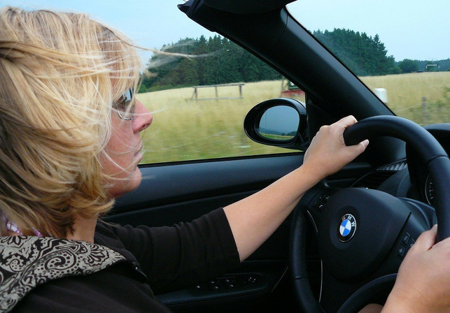 Driving with an open roof is just one of many situations in which drafts arise.