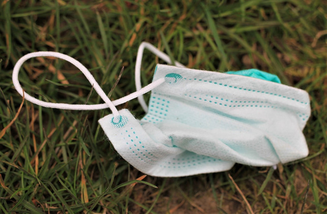 wirf-gebrauchte-masken-auf-keinen-fall-in-die-natu-cc0-pixabay-carola68-210125_download Wirf gebrauchte Masken auf keinen Fall in die Natur. Sie gehören in den Restmüll.