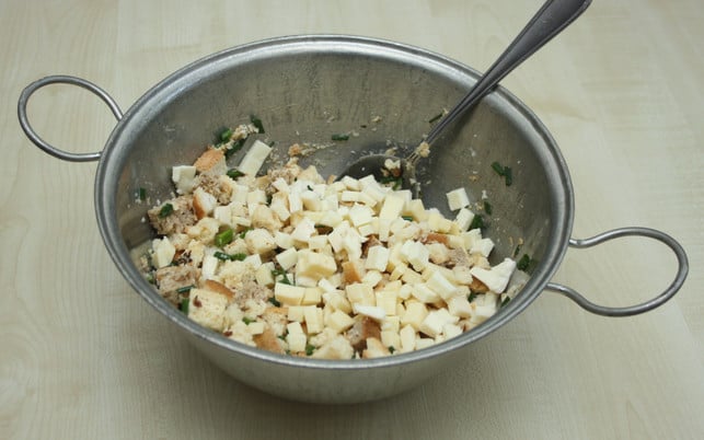 kaspressknoedel-rezepte-schmecken-je-nach-kaesesorte-maria-hohenthalutopia-200531_download Kaspressknödel schmecken je nach Käsesorte immer wieder ein bisschen anders.