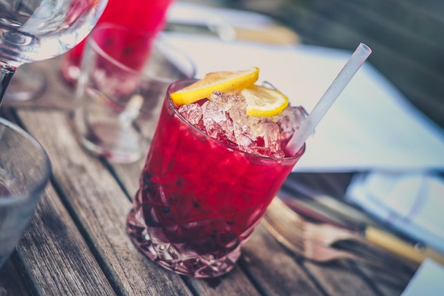 Alcohol-free cocktail-coal-alcoholic drinks-CC0-pixabay-pexels-2220216_Download Alcohol -free cocktails can replace alcoholic drinks.