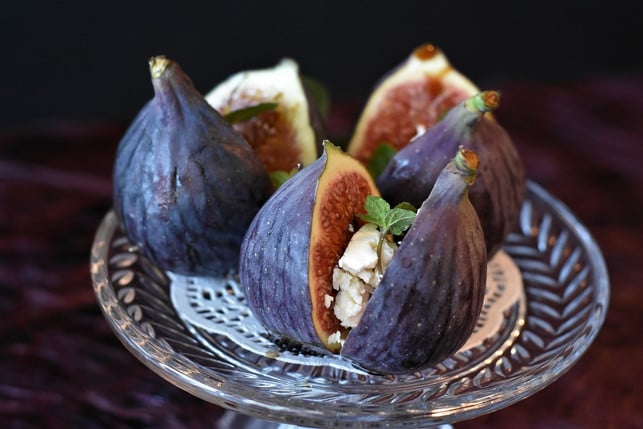 reife-feigen-kannst-du-sowohl-frisch-als-snack-ess-cc0-pixabay-ritae-240826_download Reife Feigen kannst du sowohl frisch als Snack essen, als auch zu leckeren Gerichten verarbeiten.