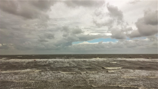 juist-ist-auch-bei-schlechtem-wetter-eine-reise-we-sven-christian-schulz-utopia-180613_download Die Insel Juist ist auch bei schlechtem Wetter eine Reise wert.