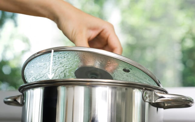 kochen-energie-sparen-topf-deckel-c-180912-1280x800 Energie und Geld sparen beim Kochen: die 14 besten Tipps