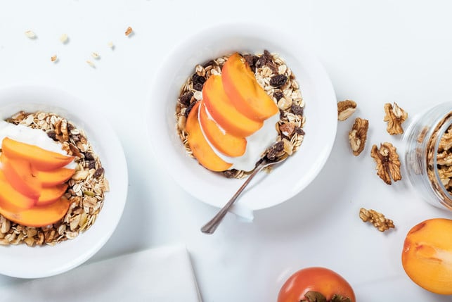 Müsli mit Obst als gesundes Frühstück Frühstück weglassen zum Abnehmen: Eine gute Idee?