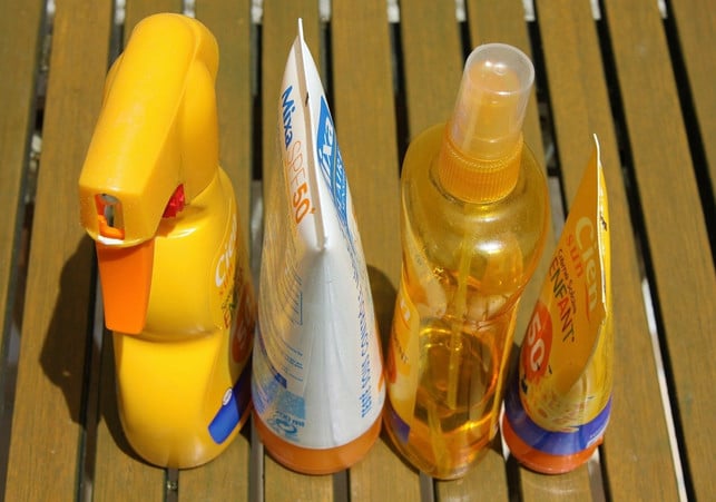 konventioneller-sonnenschutz-enthaelt-oft-synthetis-cc0-pixabay-chezbeate-210416_download Konventioneller Sonnenschutz enthält oft synthetische UV-Filter.