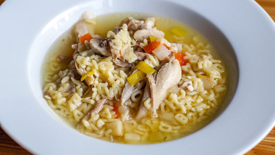 Hilft Hühnersuppe wirklich bei Erkältung? Hühnersuppe bei Erkältung