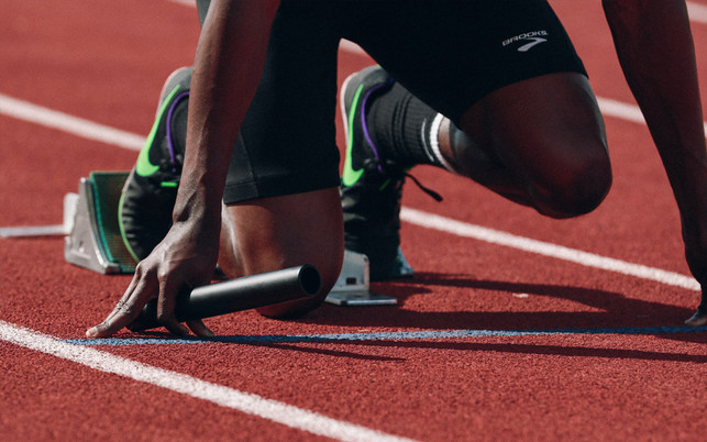 vegane-sporternaehrung-us-cc0-Braden-Collum-210301-1280x800 Leistungsportler:innen sollten sich bei der Ernährung professionell beraten lassen.