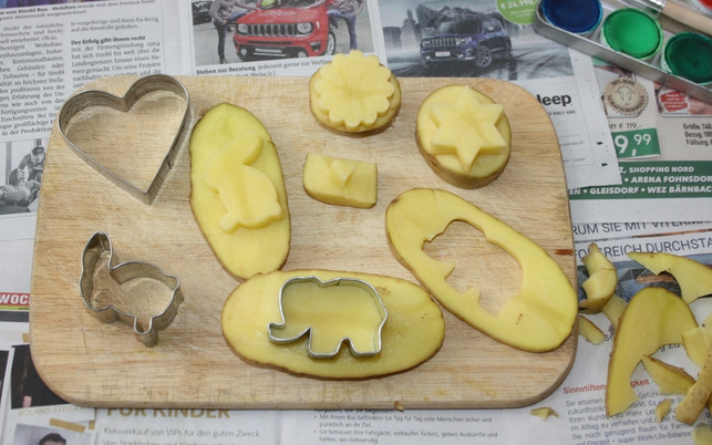 nicht-jede-form-ist-fuer-den-kartoffeldruck-geeigne-maria-hohenthalutopiade-191130_download Nicht jede Form ist für den Kartoffeldruck geeignet.