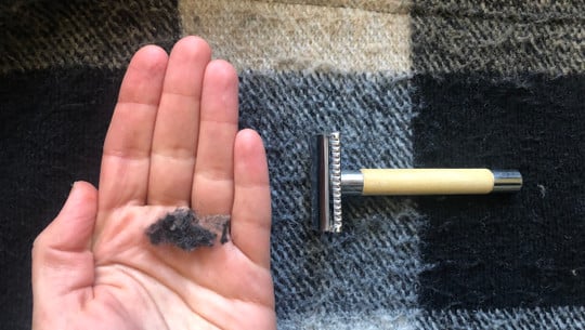 fussel-lassen-sich-mit-einem-rasierhobel-entfernen-lea-hermann-utopiade-220305 Fussel lassen sich mit einem Rasierhobel entfernen