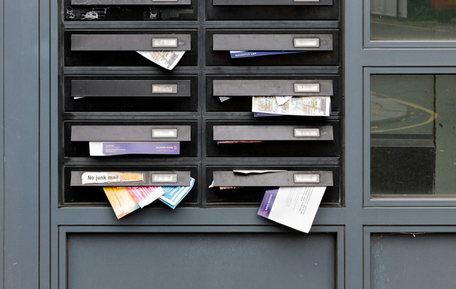 auch-wenn-der-briefkasten-nach-dem-urlaub-ueberquil-cc0-unsplash-the-blowup-240327_download Auch wenn der Briefkasten nach dem Urlaub überquillt: Einen gelben Briefumschlag solltest du zuerst öffnen.