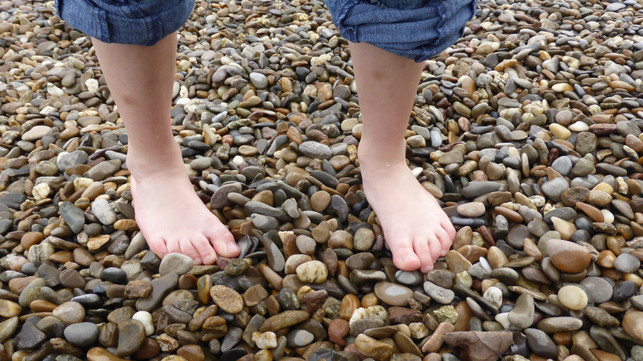 Running barefoot improves the perception of the underground.