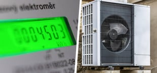 Links ist ein digitaler Stromzähler mit grün beleuchtetem Display. Rechts ist eine Außeneinheit einer Wärmepumpe mit großem Lüfter hinter einem Schutzgitter.