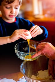 beim-kochen-mit-kindern-solltest-du-auf-einfache-u-cc0-pixabay-laterjay-191107_download Beim Kochen mit Kindern solltest du auf einfache und bewährte Grundrezepte setzen, die ihr dann nach Belieben verfeinern könnt.