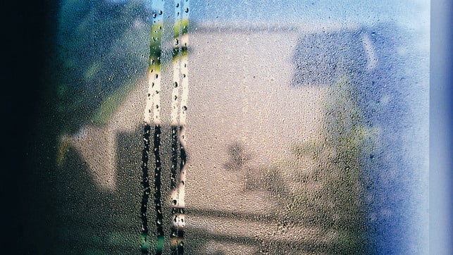 bad-lueften-winter-u-RandyLaybourne-231221-1280x720 Beschlagene Fenster bedeuten: Schnell Fenster auf und lüften!