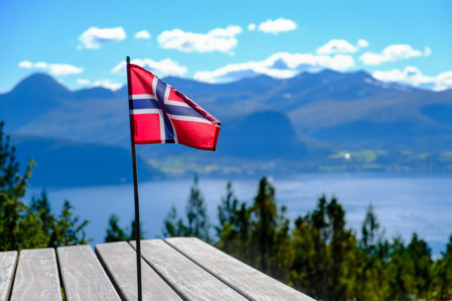 norwegen-ist-gutes-ziel-fuer-den-urlaub-im-e-auto-cc0--pixabay--peaktural_photo-250716_download Norwegen ist gutes Ziel für den Urlaub im E-Auto.
