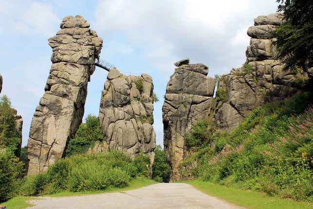 die-externsteine-kannst-du-per-bahn-und-bus-gut-er-cc0--pixabay--peter67-251026_download Die Externsteine kannst du per Bahn und Bus gut erreichen.