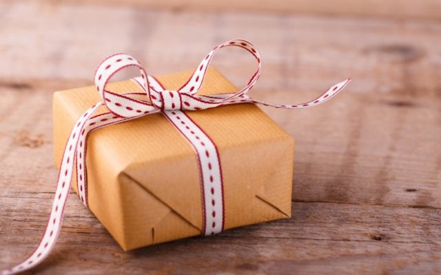geschenke-verpacken-nachhaltig-w-Floydine-151216-1280x800-640x400