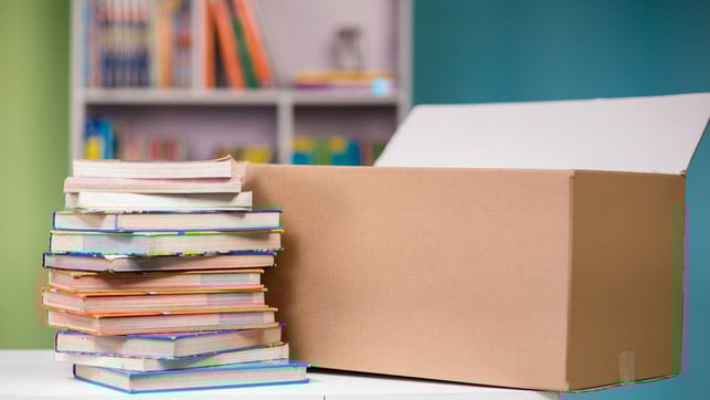 buecher-kiste-pexels-AntonyTrivet-230117-1280x720