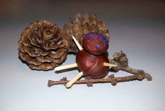 ein-klassisches-kastanienmaennchen-basteln-melanie-von-daake-utopia-221007_download Ein klassisches Kastanienmännchen basteln