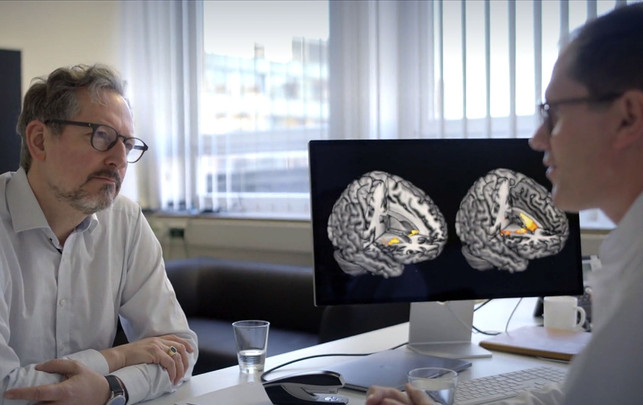 Hirschhausen mästet sich selbst – in 5 Tagen verändert sich sein Gehirn Eckart von Hirschhausen TV-Reportage zu Übergewicht