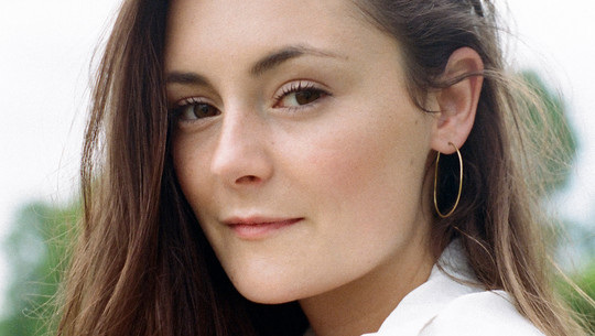 "Nicht mehr zeitgemäß": "Dark"-Star Lea van Acken über Fleischkonsum am Filmset Lea van Acken