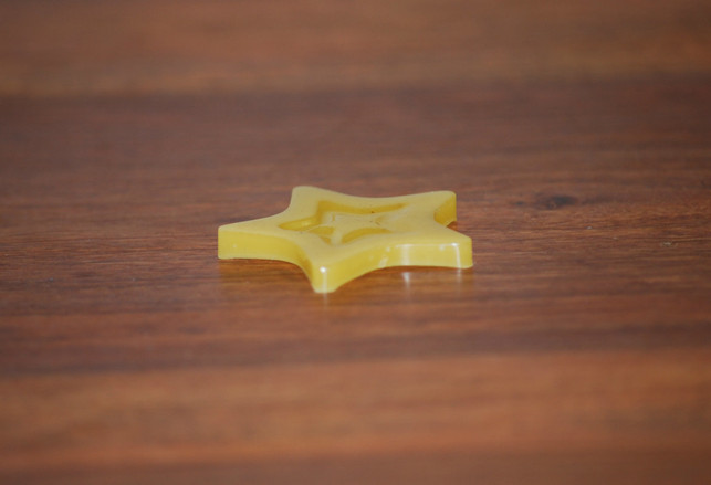 die-plaettchen-sind-nur-knapp-2mm-duenn-melanie-von-daake-utopia-180615_download Die Plättchen sind nur knapp 2 mm dünn.