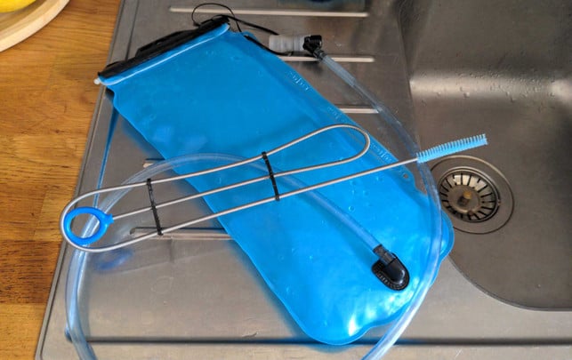 Praktisch bei Wander- oder Radtouren - aber wie reinigt man Trinkblasen? Praktisch bei Wander- oder Radtouren - aber wie reinigt man Trinkblasen?