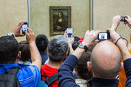 populaere-sehenswuerdigkeiten-wie-die-mona-lisa-in-cc0-pixabay-thomasstaub-200912_download Populäre Sehenswürdigkeiten, wie die Mona Lisa in Paris, stellen Gründe für den Massentourismus dar.