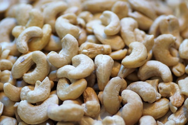 creme-fraiche-auf-cashew-basis-ist-auch-fuer-rohkos-cc0-pixabay-ivabalk-231120_download Crème fraîche auf Cashew-Basis ist auch für Rohkost-Fans geeignet.