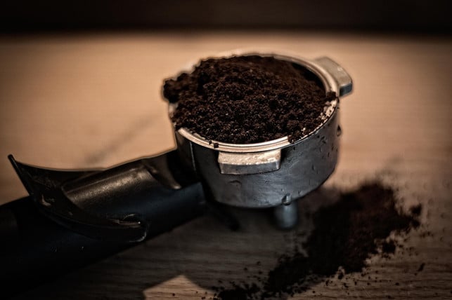 getrockneter-kaffeesatz-kann-schnecken-fernhalten-cc0-pixabay-jarmoluk-240619_download Getrockneter Kaffeesatz kann Schnecken fernhalten.