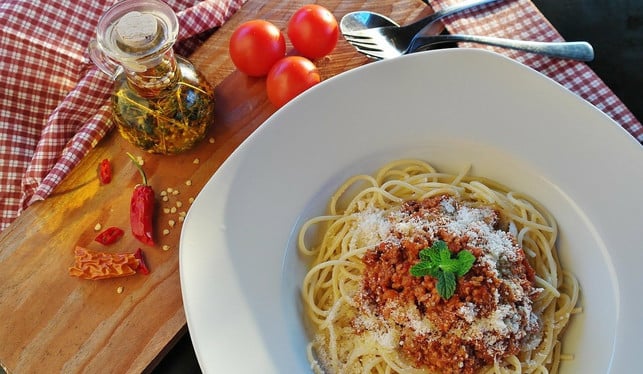 aus-sojagranulat-kannst-du-eine-vegane-bolognese-z-cc0-pixabay-ritae-211203_download Aus Sojagranulat kannst du eine vegane Bolognese zubereiten.