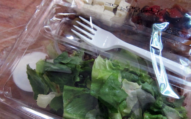 to-go-u-salat-170628-1280x800 To-go-Sünden Plastiksalat