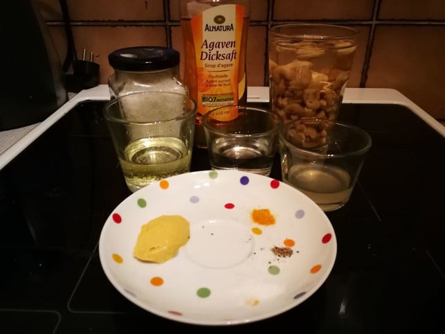 diese-zutaten-benoetigst-du-fuer-vegane-cashew-mayon-utopia-inke-klabunde-180102_download Diese Zutaten benötigst du für vegane Cashew Mayonnaise