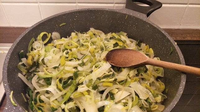 zwiebelkuchen-mit-lauch-ist-eine-tolle-variation-sven-christian-schulz-utopia-190129_download Zwiebelkuchen mit Lauch ist eine tolle Variation.