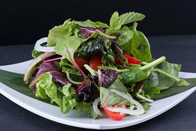 einfache-blattsalate-kannst-du-mit-verschiedenen-d-cc0-pixabay-msqrd2-210424_download Einfache Blattsalate kannst du mit verschiedenen Dressings abwechslungsreich variieren.