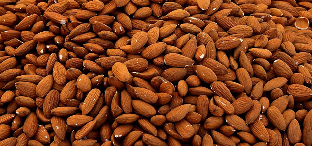 mandeln-pb-piro4d-170130-1280x600 Mandeln sind ein guter Lieferant für Vitamin B2.