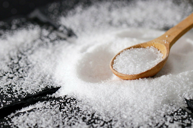 A low-sodium diet can help with health problems.