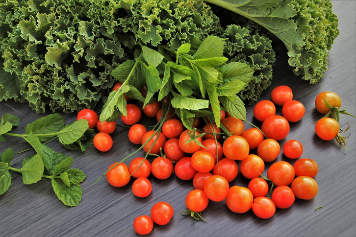 Green leafy vegetables and tomatoes lower blood sugar.