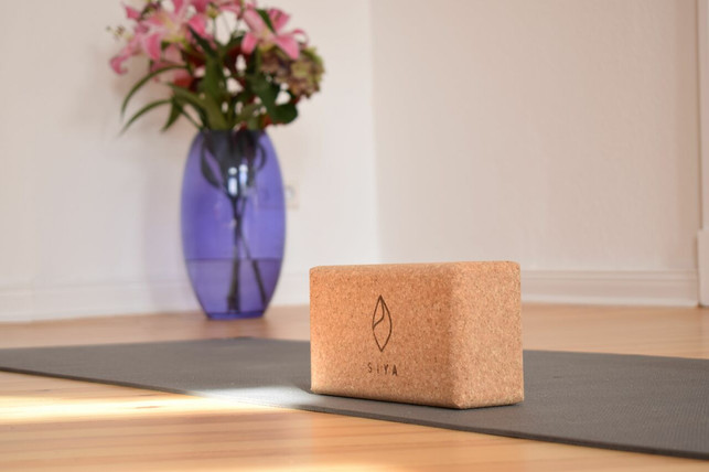 den-korkblock-von-siya-gibt-es-in-normaler-und-gro-georg-waechter-siya-211213_download Den Korkblock von Siya gibt es in normaler und großer Größe.