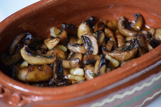 ein-topping-aus-champignons-rundet-die-lauchsuppe-cc0-pixabay-explorerbob-190325_download Ein Topping aus Champignons rundet die Lauchsuppe ab.