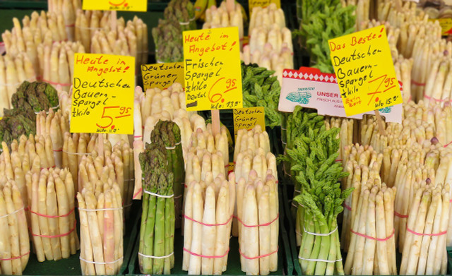 You can eat both green and white asparagus raw.