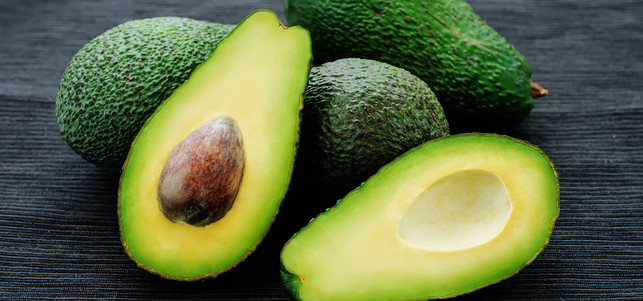 avocado-w-nata-vkusidey-160713-1280x600 eine reife Avocado