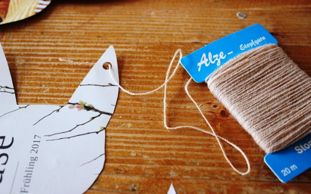 osterdeko-girlande-9-p-katharina-bliem-170224-1280x800 Osterdeko selber basteln – Schritt 7: Auffädeln