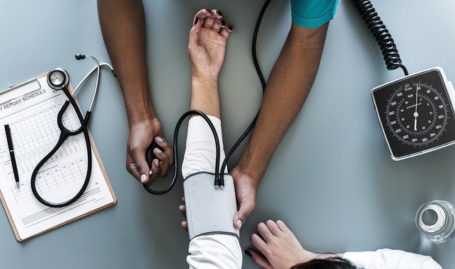 je-mehr-sich-der-arzt-um-den-patienten-sorgt-dest-cc0-pixabay-rawpixel-181120_download Je mehr sich der Arzt um den Patienten sorgt, desto besser wirkt der Placebo-Effekt.