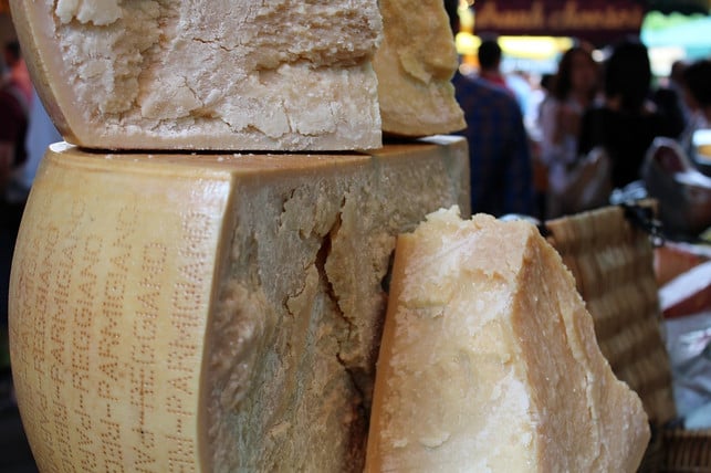 parmesan-ist-nicht-vegetarisch-da-zur-herstellung-cc0-pixabay-broesis-190919_download Parmesan ist nicht vegetarisch, da zur Herstellung Inhaltsstoffe toter Tiere verwendet werden.