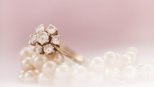 schmuck-reinigen-hausmittel-gold-silber-perlen-cc0-pixabay-printeboek-200730 Schmuck reinigen Hausmittel Gold Silber Perlen