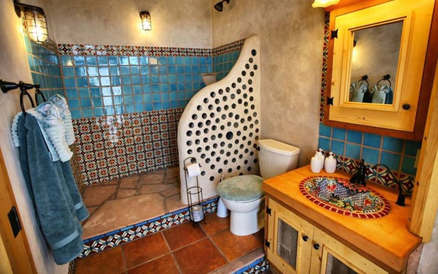earthship-interior3-x-jenny-parkins-170127-1280x800-640x400